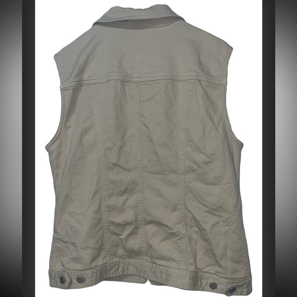 Utility Vest - Picture 9 of 9